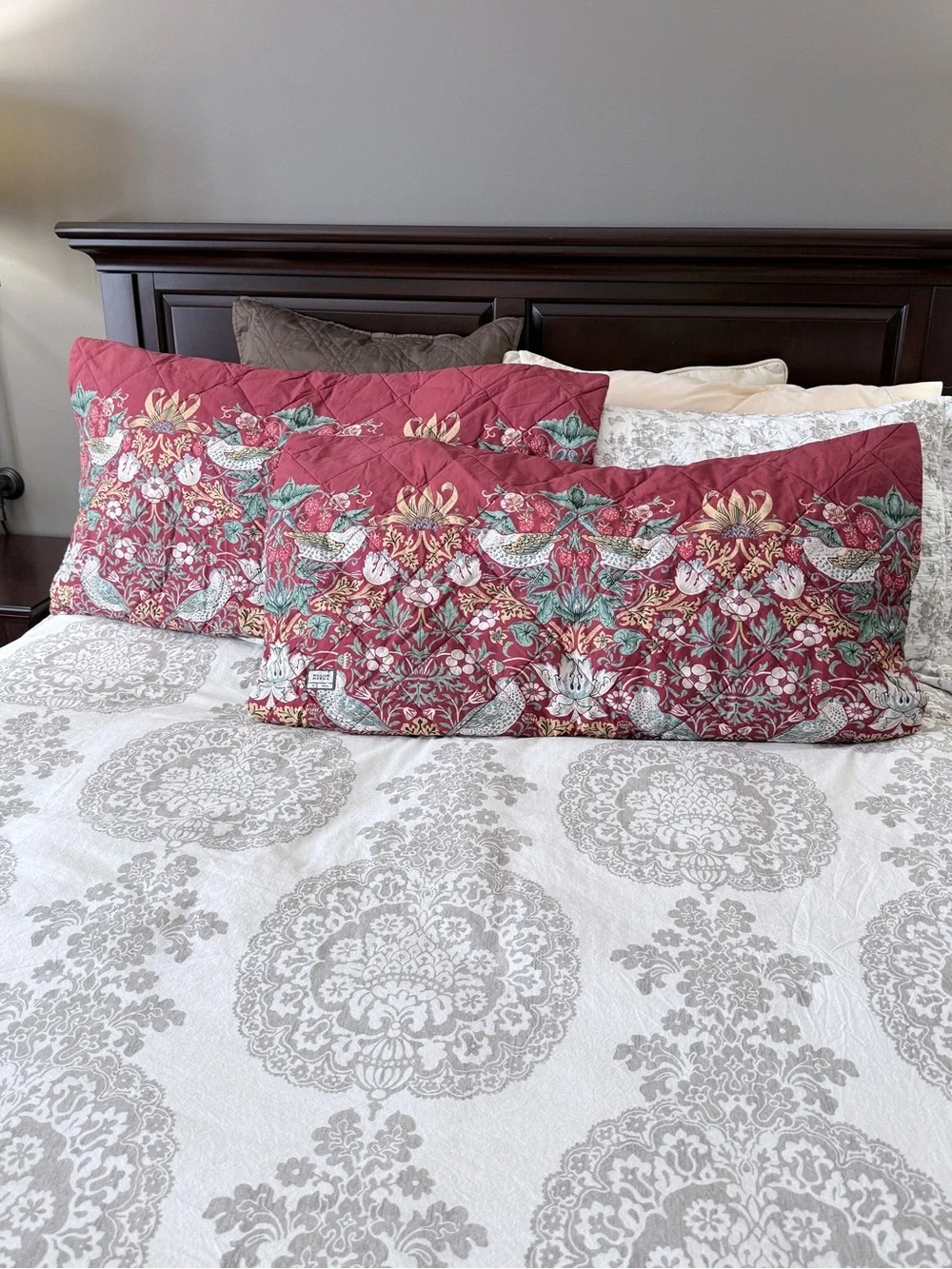 William Morris Strawberry Thief King Shams Pair